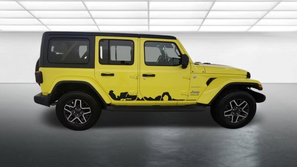 Used 2024 Jeep Wrangler Unlimited Sahara AWD/4WD image 8