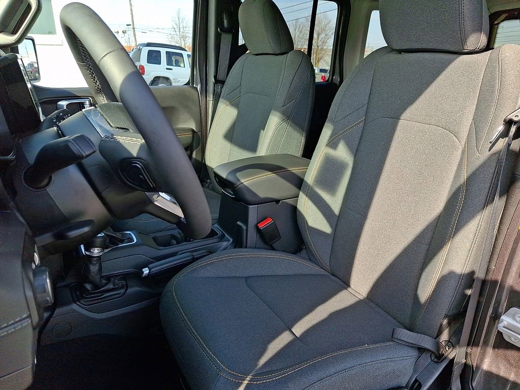Used 2025 Jeep Wrangler Unlimited Sahara image 16