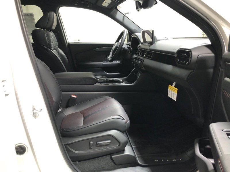 New 2026 Honda Pilot Black Edition image 13