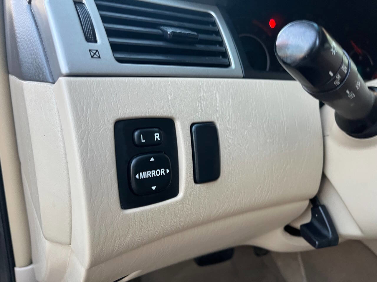 Used 2008 Toyota Solara SE image 29