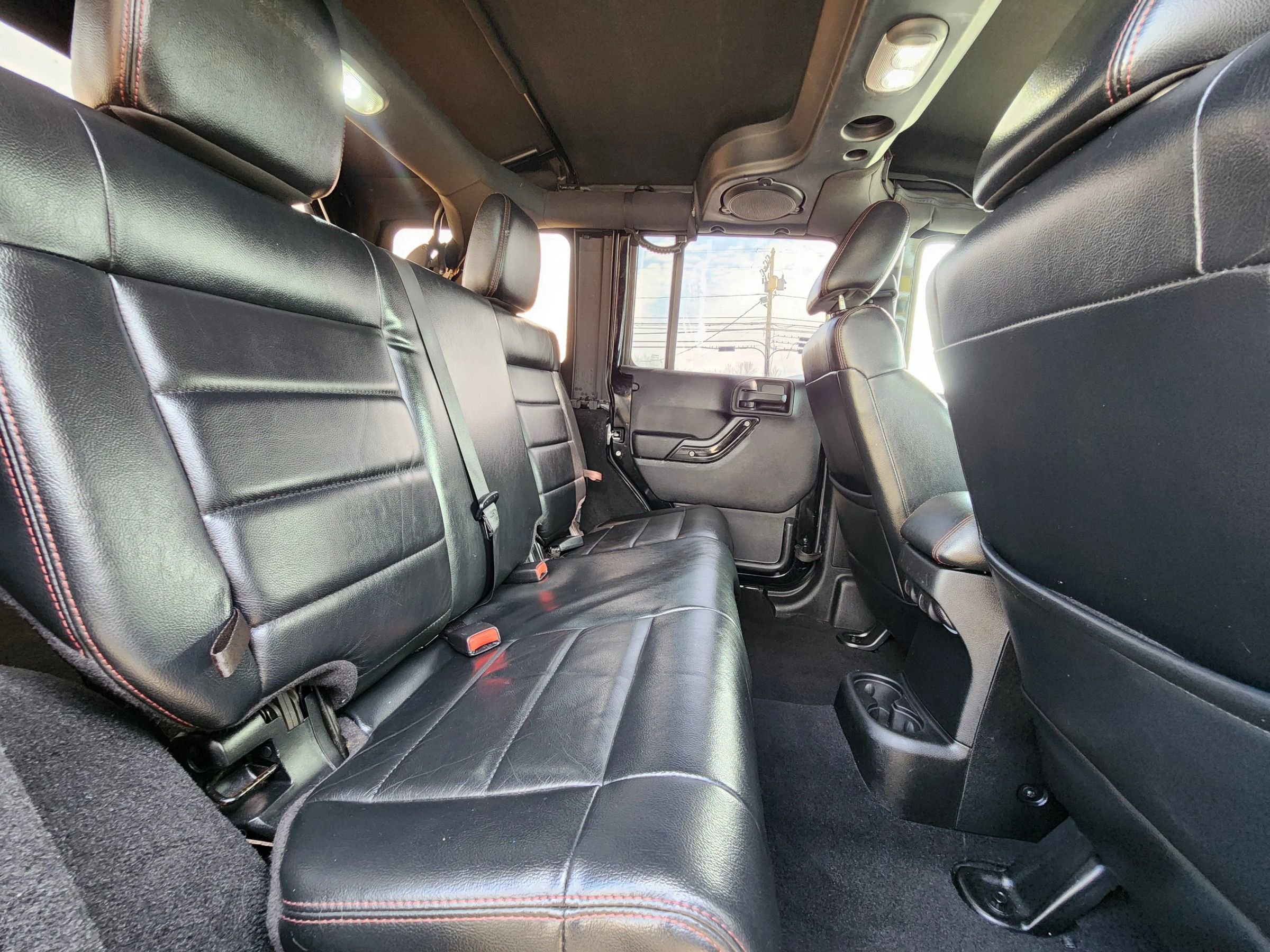 Used 2012 Jeep Wrangler Unlimited Sahara image 36