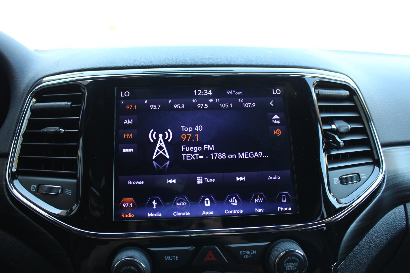 Used 2019 Jeep Grand Cherokee Altitude image 21