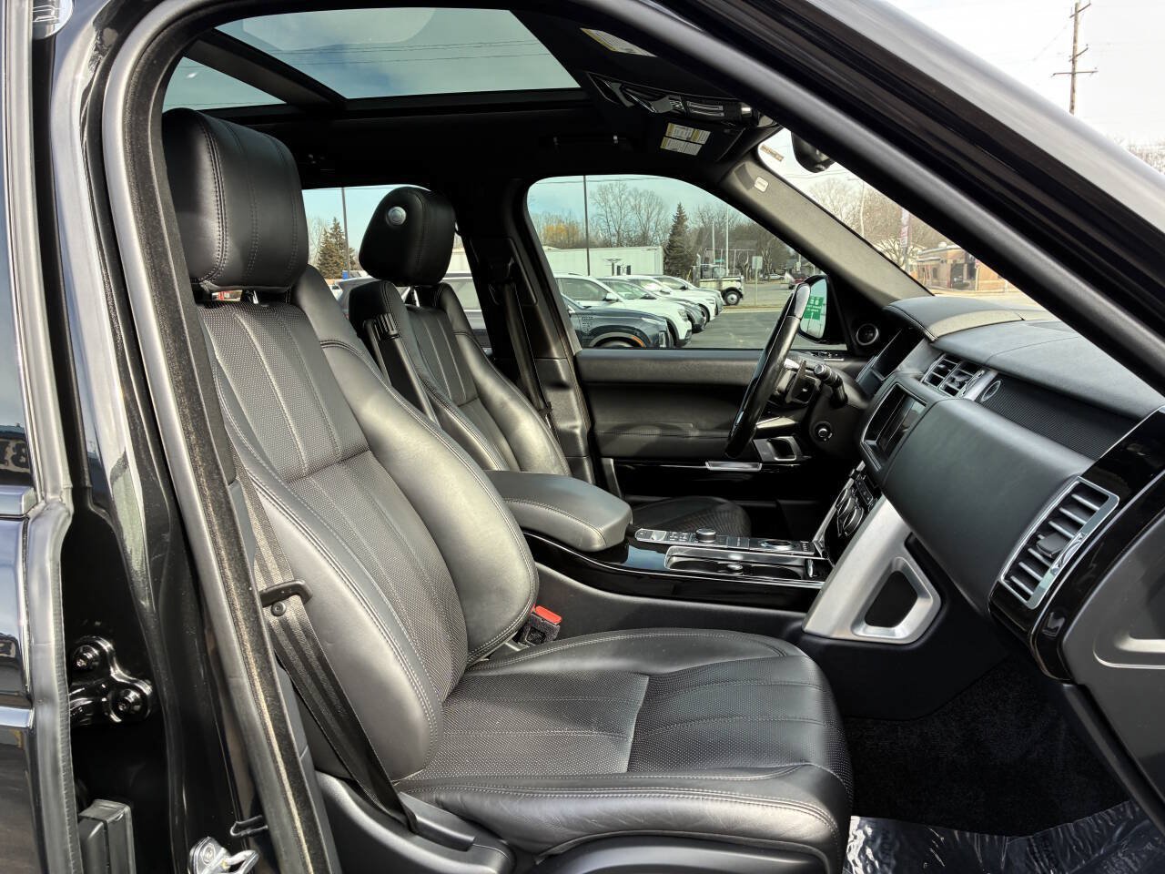 Used 2017 Land Rover Range Rover Supercharged AWD/4WD image 39