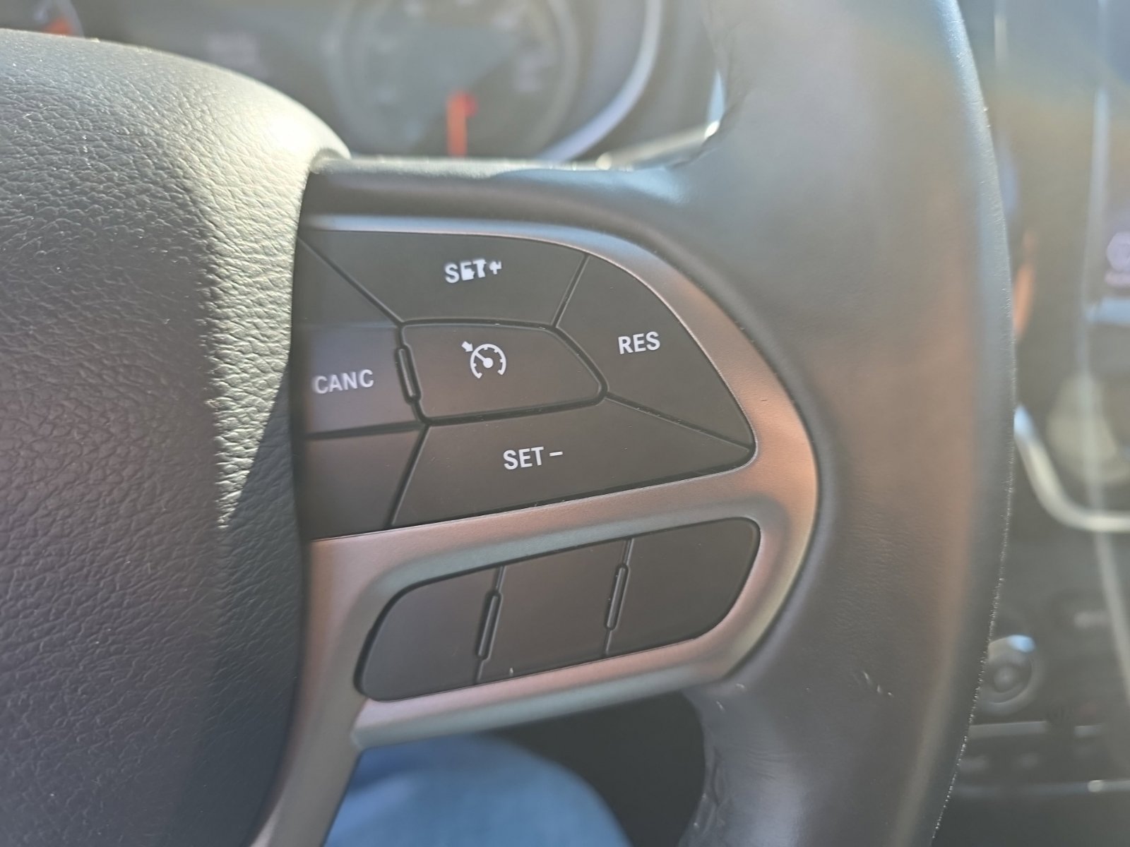 Used 2019 Jeep Cherokee Limited FWD image 19