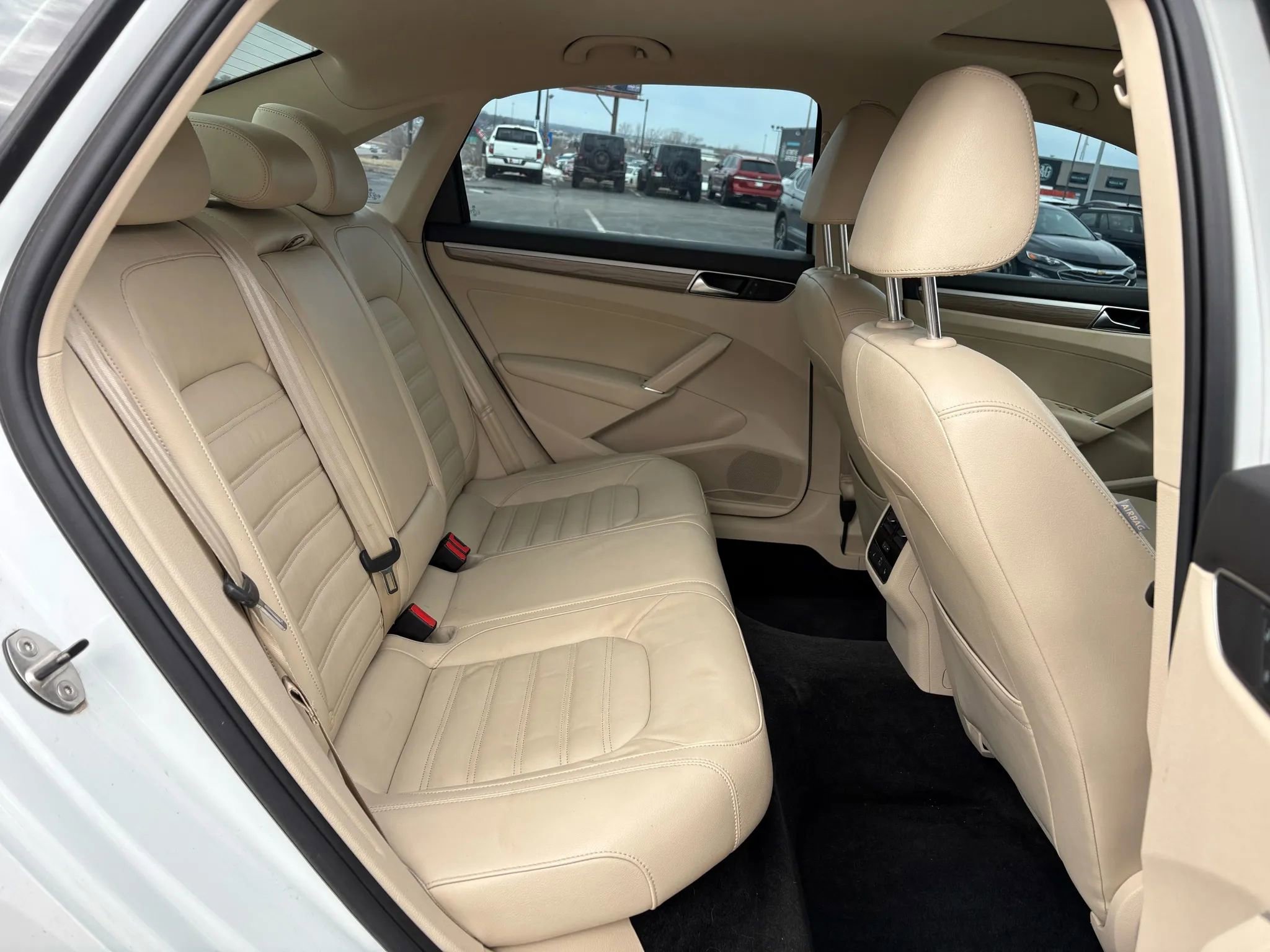 Used 2017 Volkswagen Passat 1.8T SEL Premium image 19