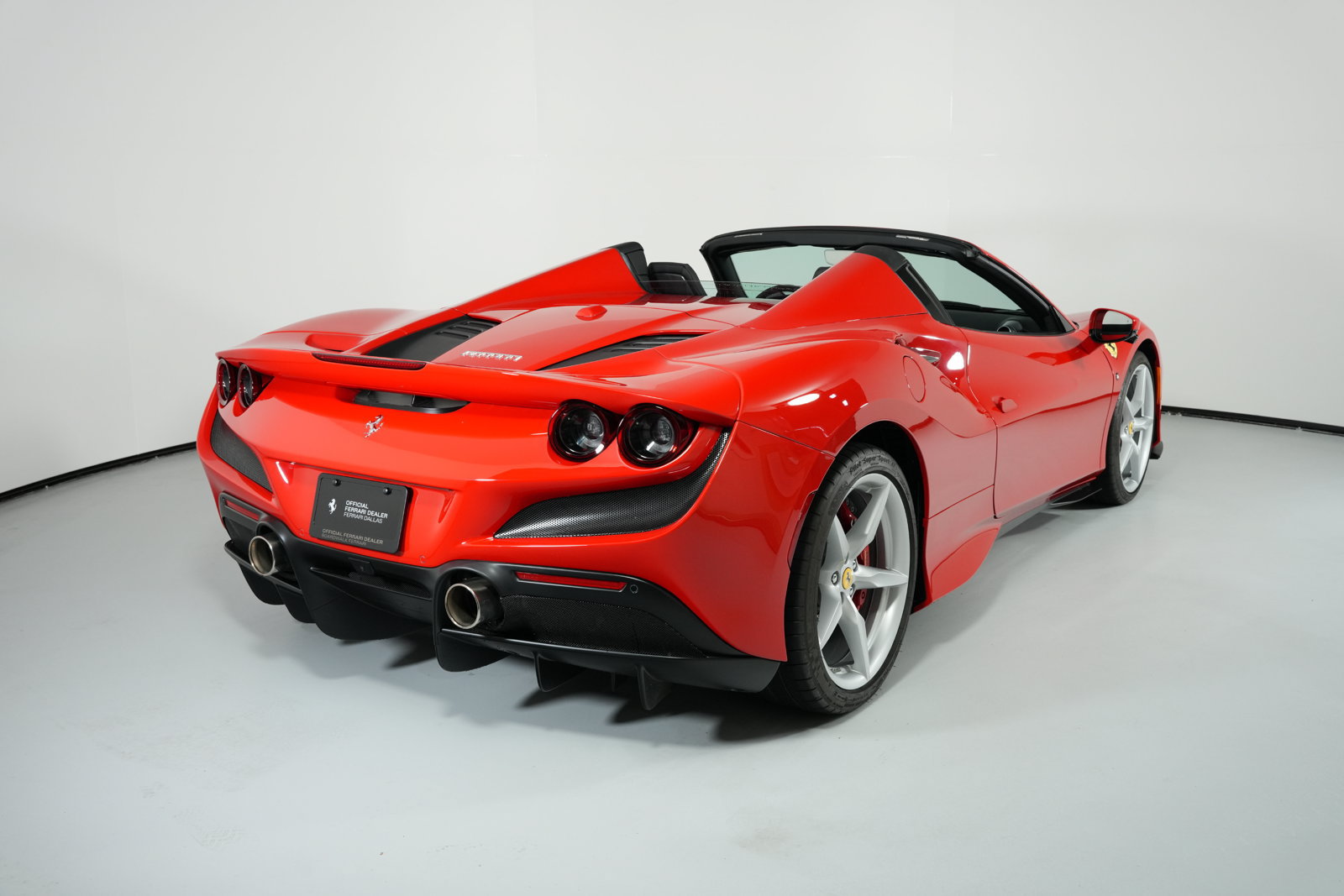 Used 2023 Ferrari F8 Spider RWD image 25