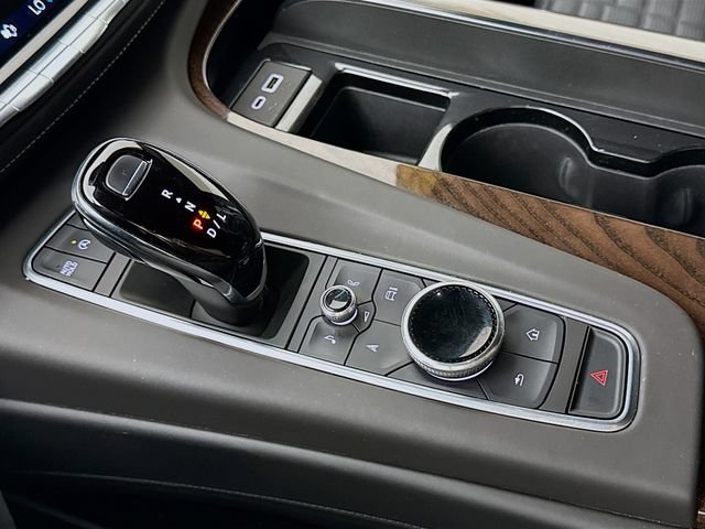 Used 2022 Cadillac Escalade Premium Luxury Platinum AWD/4WD image 18