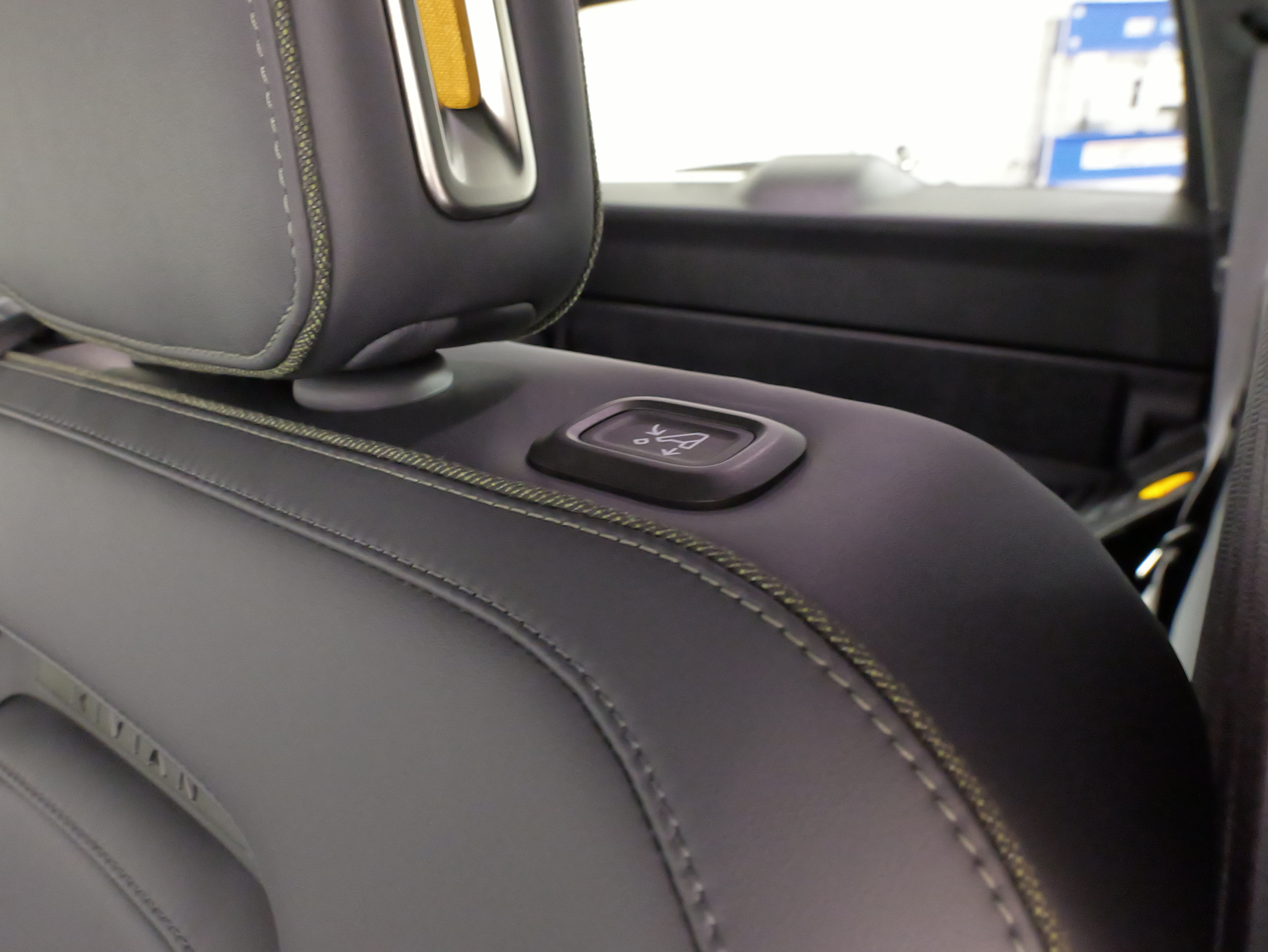 Used 2023 Rivian R1S Adventure AWD/4WD image 37