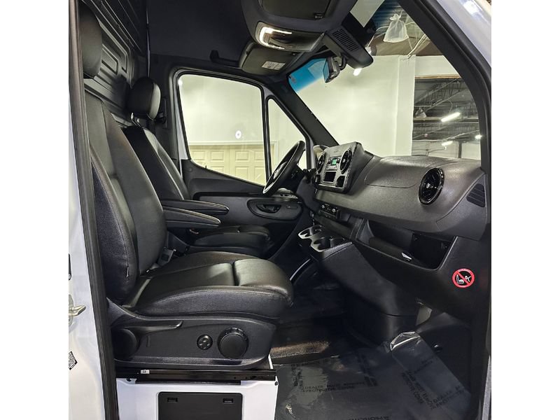 Used 2024 Mercedes-Benz Sprinter 2500 image 23