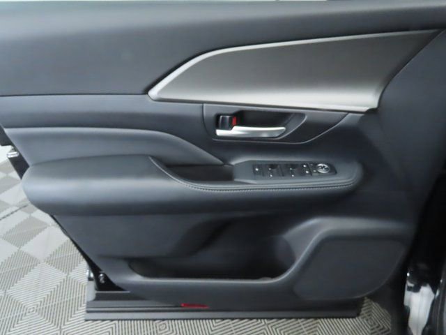 Used 2025 Toyota Grand Highlander FWD image 24