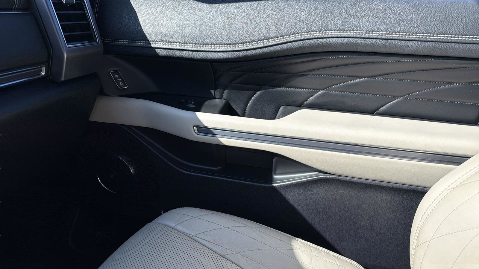 Used 2019 Ford Expedition Max Platinum image 41