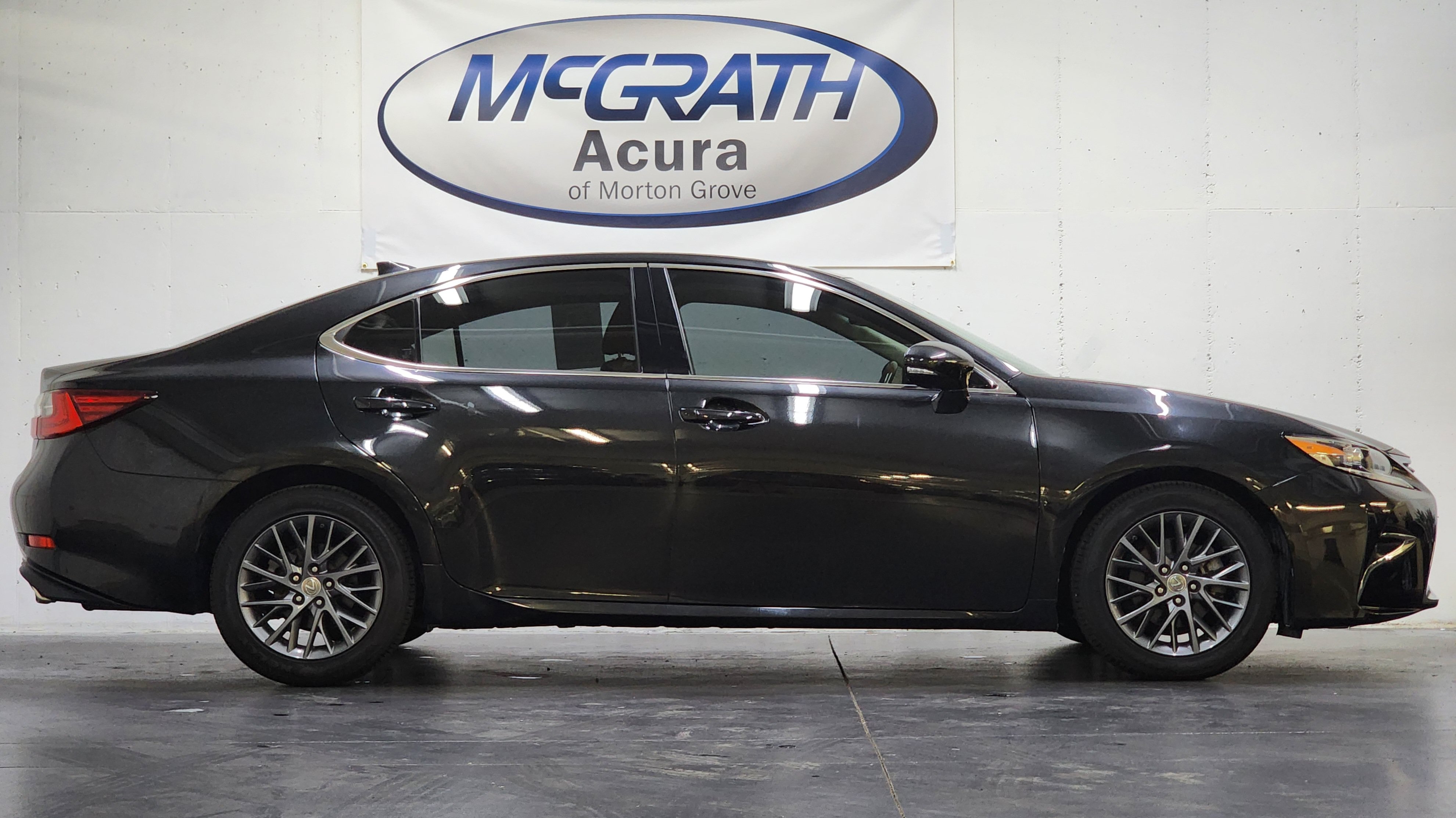 Used 2018 Lexus ES 350 F Sport w/ Navigation System Package FWD image 3