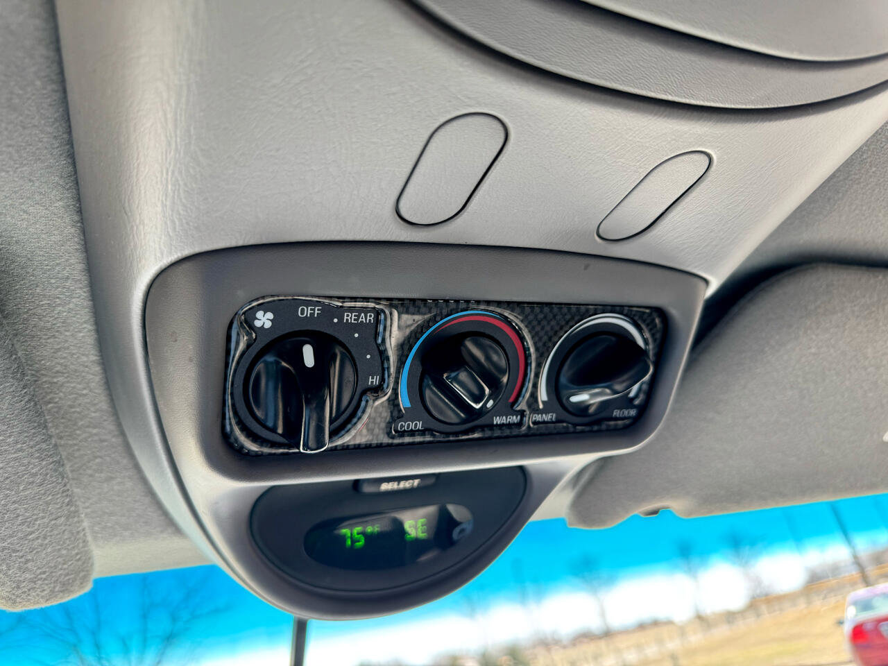 Used 2002 Ford Expedition XLT image 26