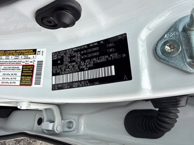 Used 2024 Toyota Highlander XSE AWD/4WD image 32