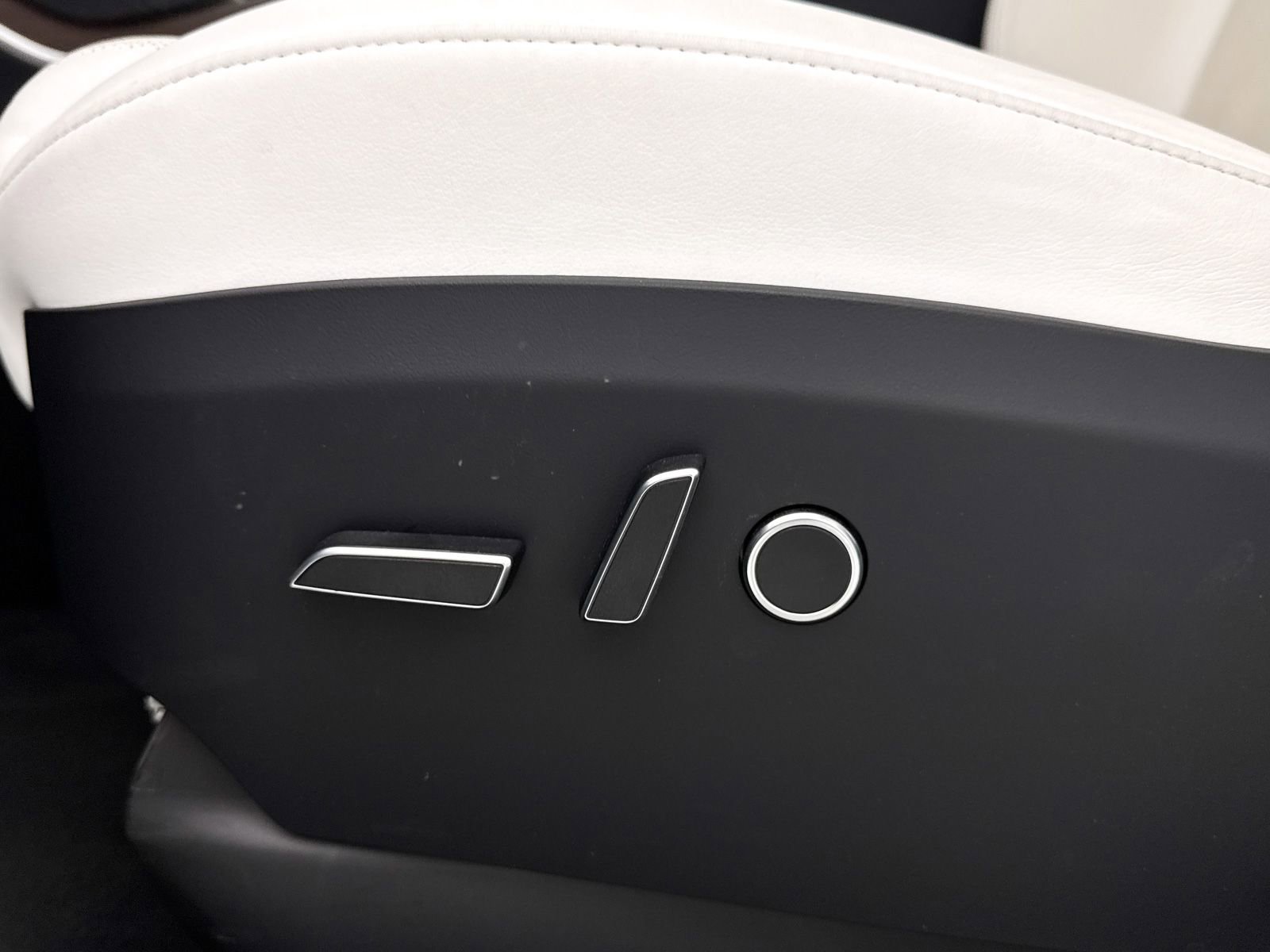 Used 2022 Tesla Model X image 36