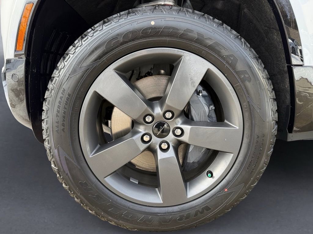 New 2026 Land Rover Defender 110 X-Dynamic SE image 8