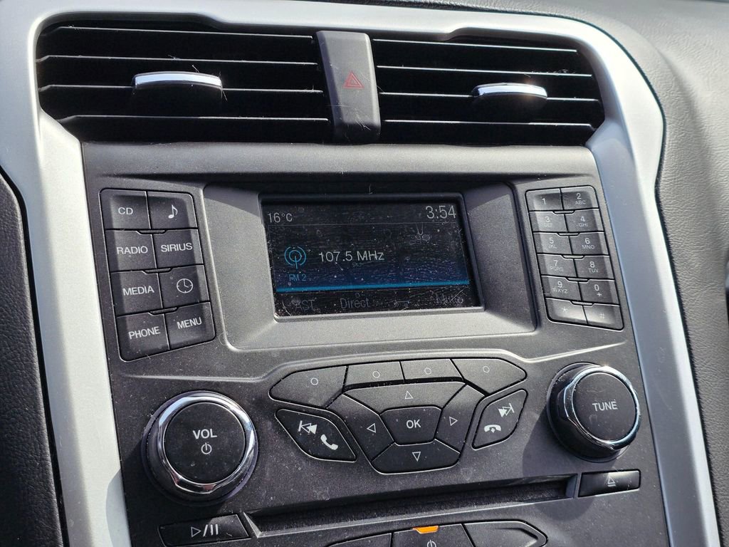 Used 2016 Ford Fusion SE FWD image 18