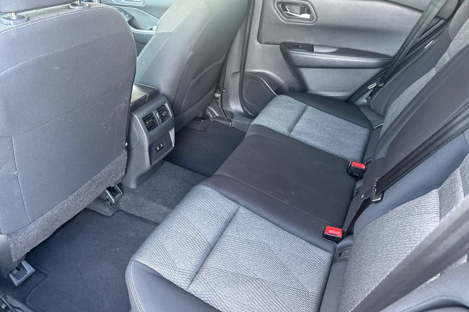 Used 2024 Nissan Rogue SV FWD image 15