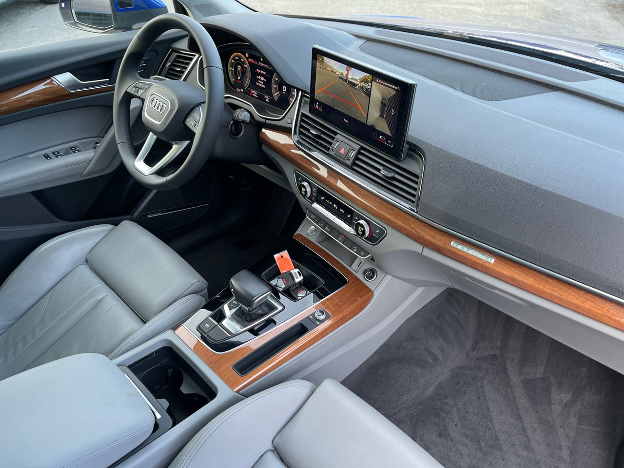 Used 2022 Audi Q5 e Premium Plus w/ Premium Plus Package image 35