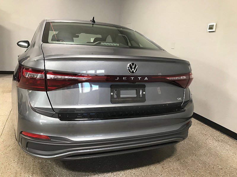 Used 2025 Volkswagen Jetta SE image 4