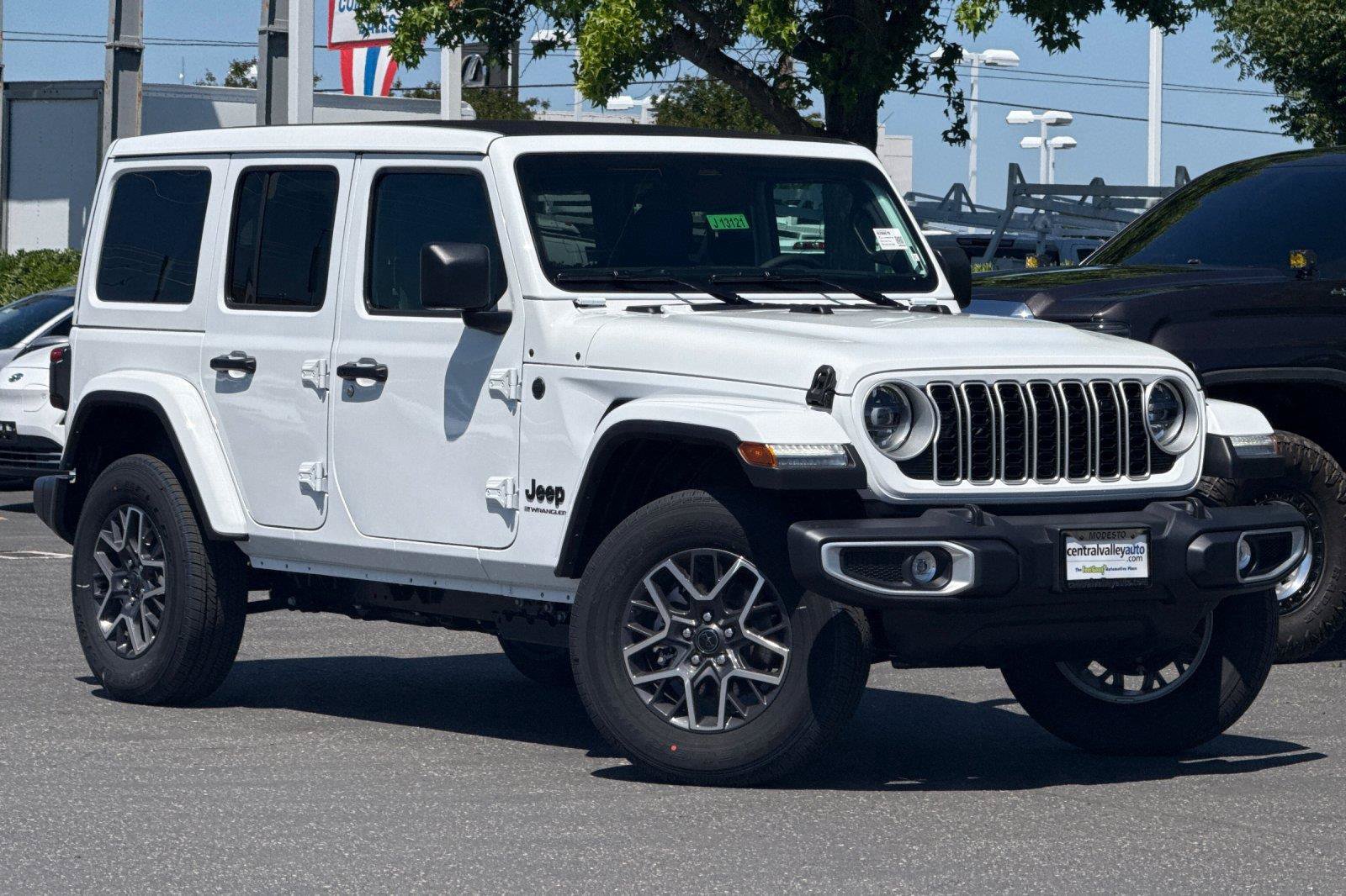New 2026 Jeep Wrangler Unlimited Sahara AWD/4WD image 2