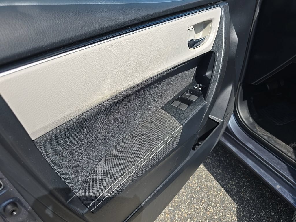 Used 2017 Toyota Corolla LE w/ Carpet Mat Package (TMS) FWD image 20