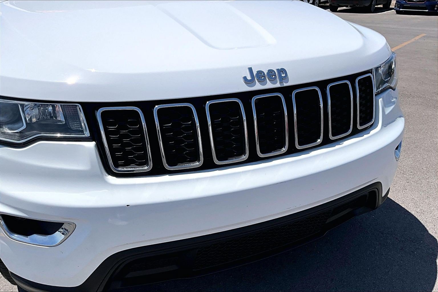 Used 2018 Jeep Grand Cherokee Laredo AWD/4WD image 28