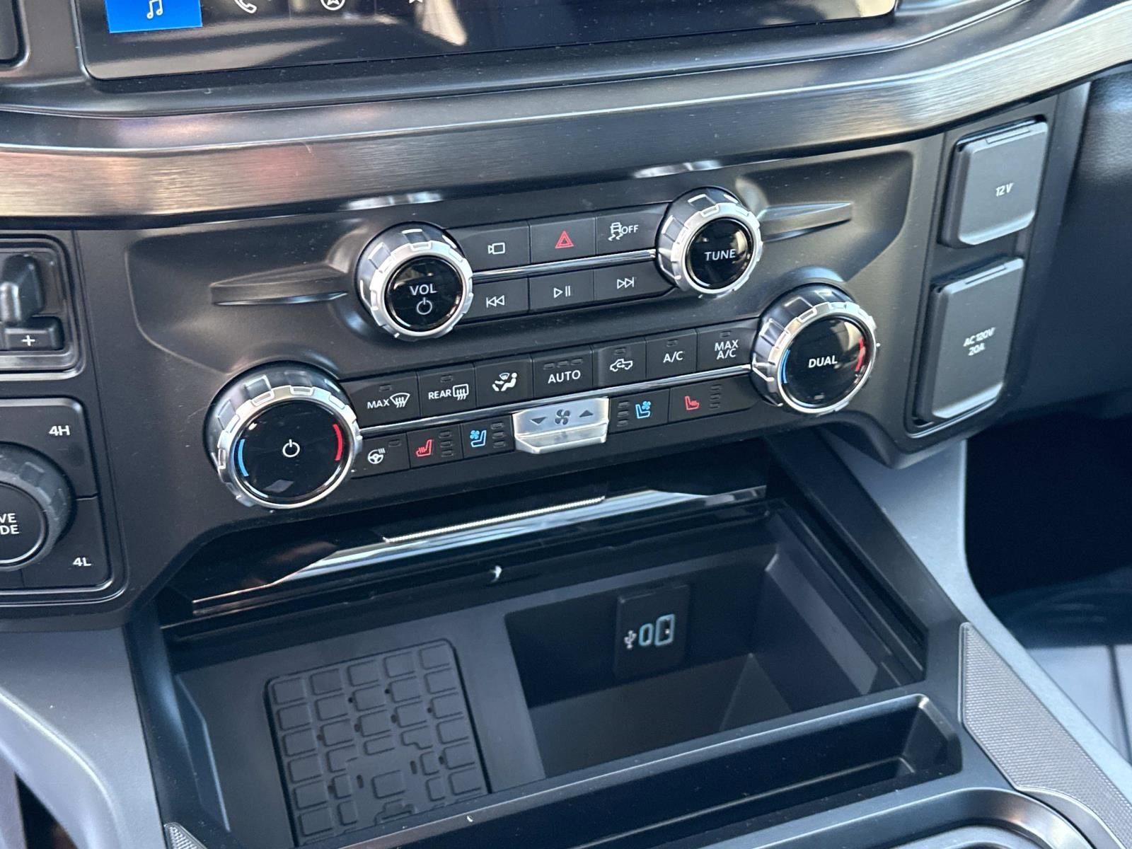 New 2026 Ford F350 Lariat w/ Black Appearance Package image 16