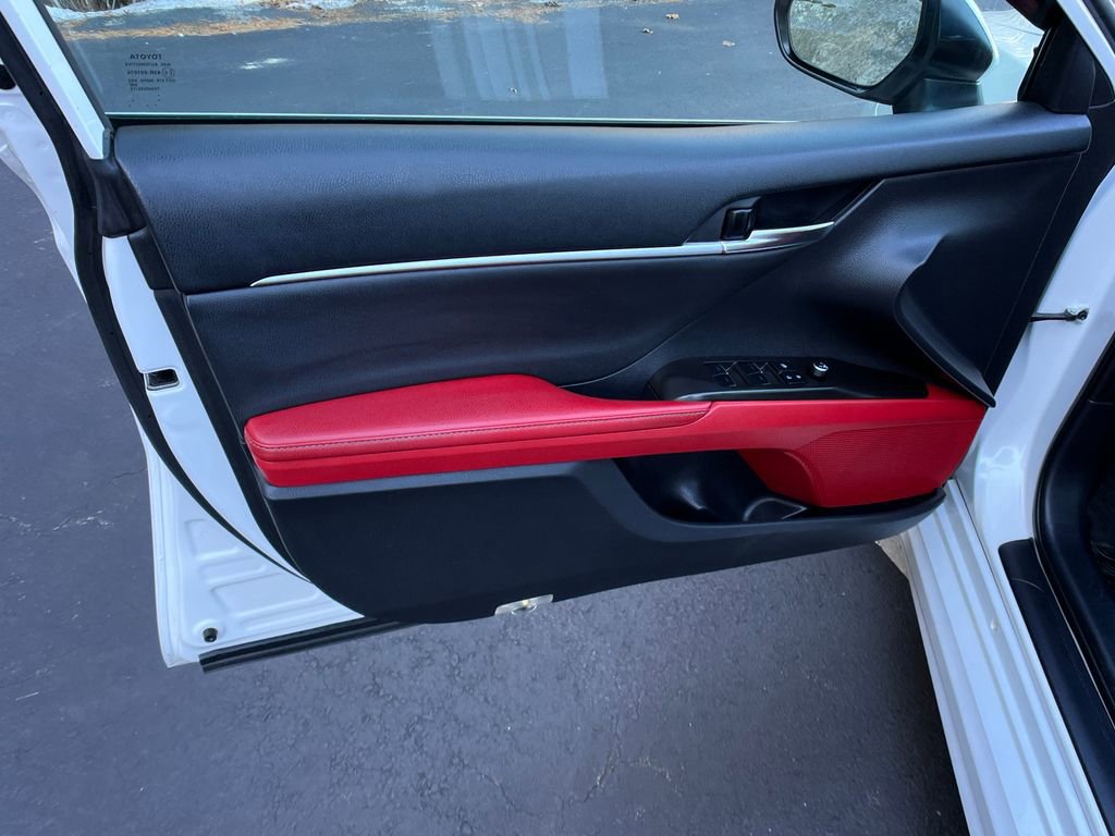 Used 2022 Toyota Camry XSE image 11