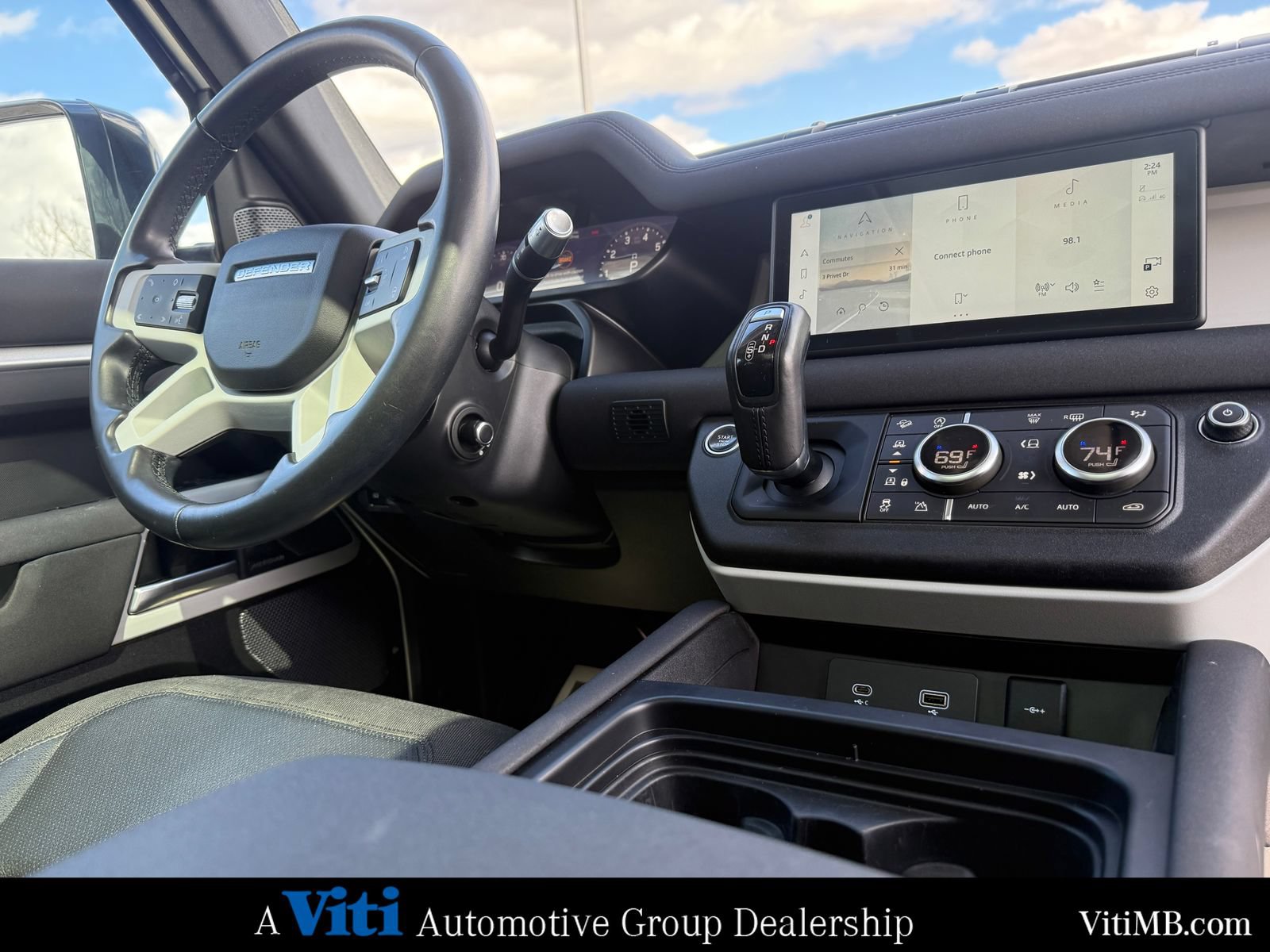 Used 2020 Land Rover Defender 110 First Edition AWD/4WD image 31