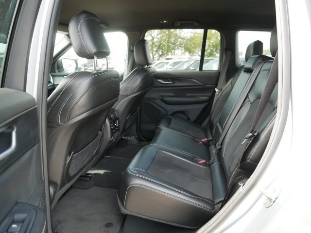 Used 2024 Jeep Grand Cherokee Altitude AWD/4WD image 17