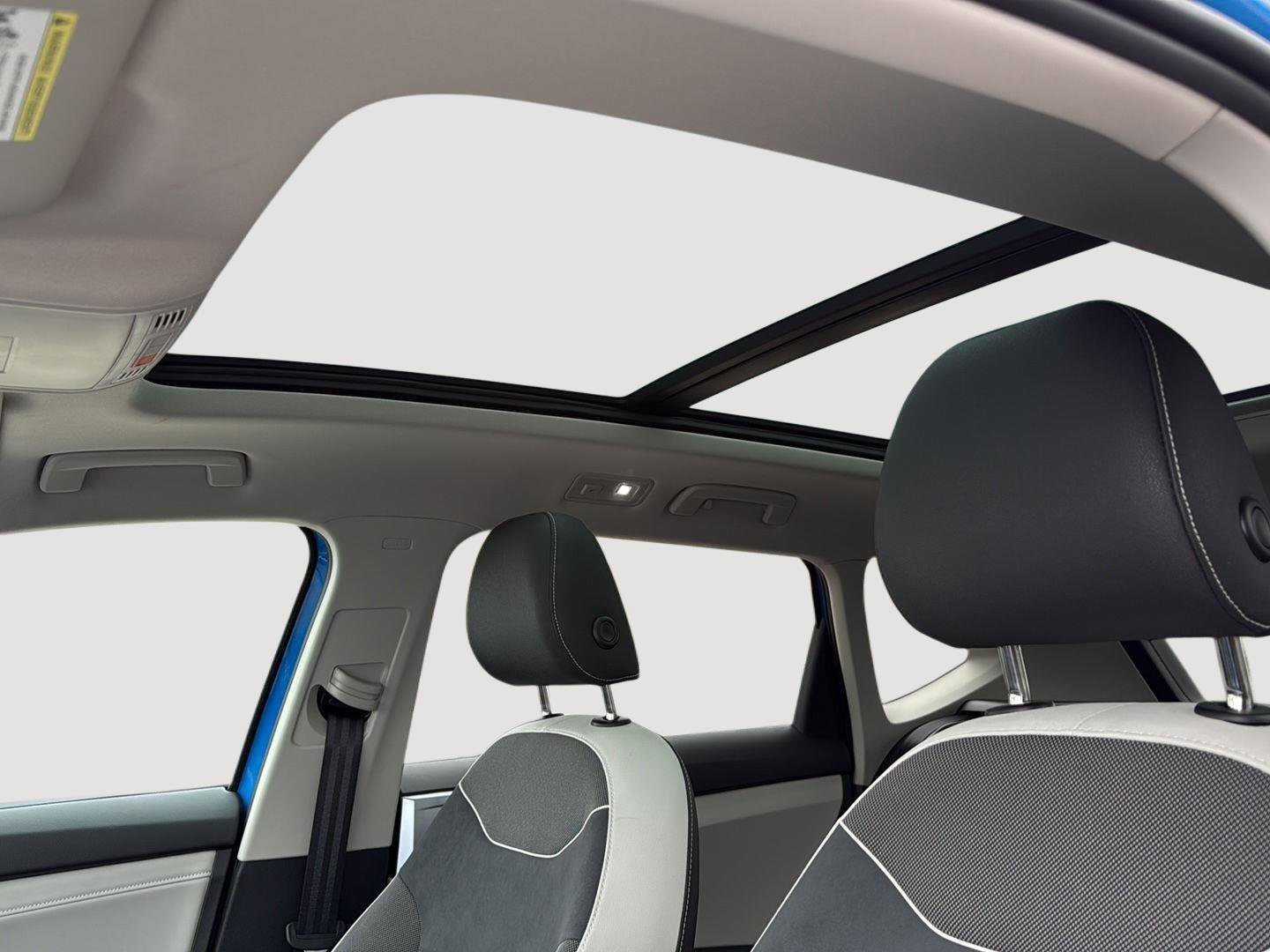 Certified 2025 Volkswagen Taos SE w/ Panoramic Sunroof Package image 20