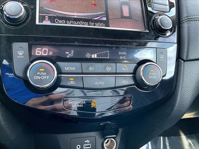 Used 2019 Nissan Rogue SL w/ Premium Package image 24