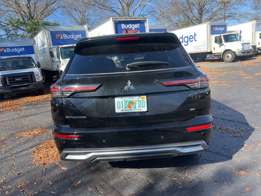 Used 2025 Mitsubishi Outlander SE image 12