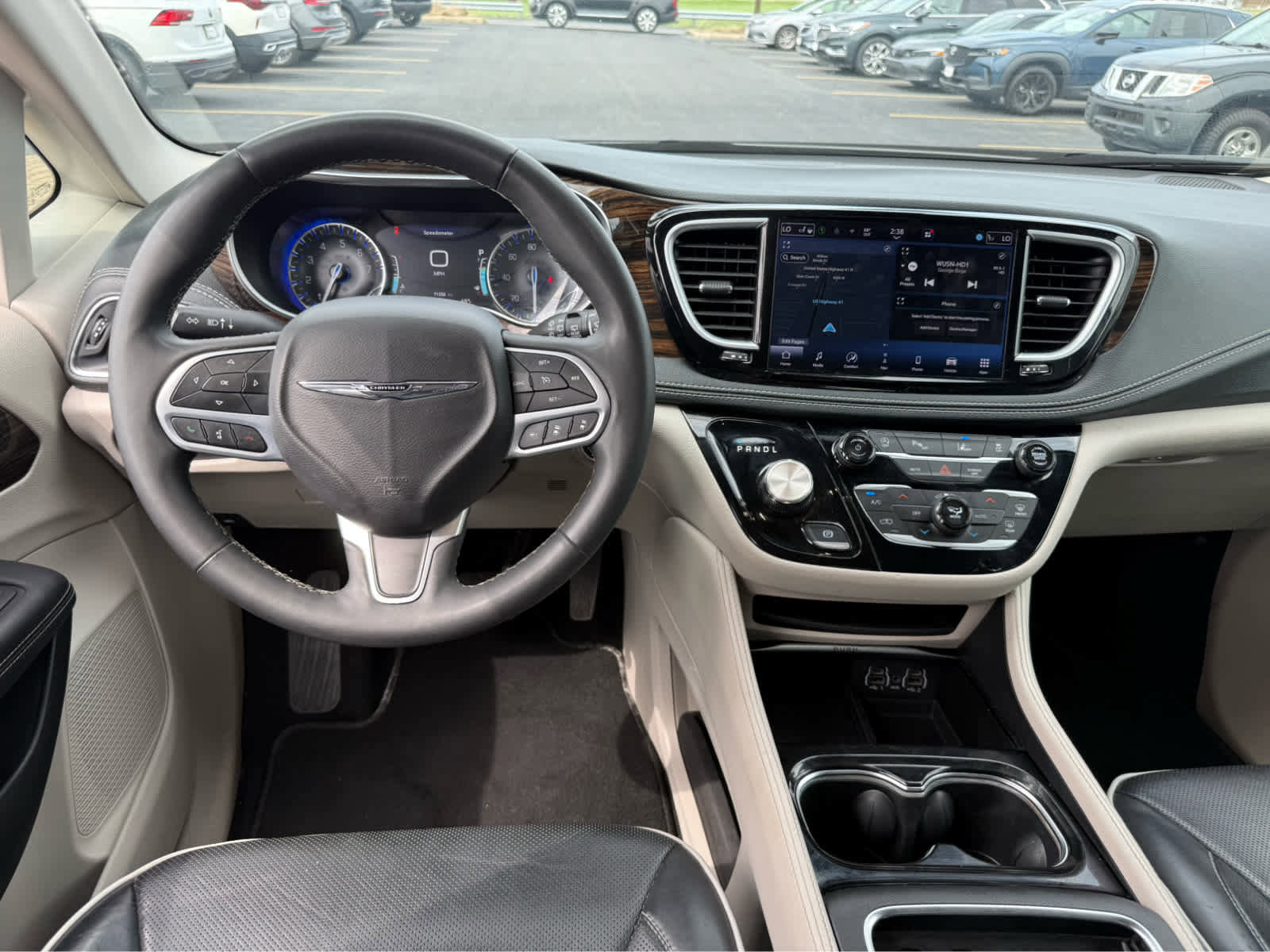 Used 2023 Chrysler Pacifica Limited FWD image 24