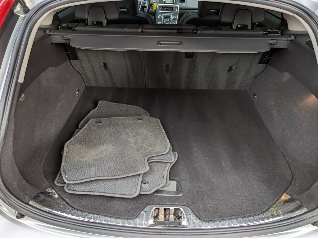 Used 2016 Volvo V60 T5 Cross Country Platinum image 27