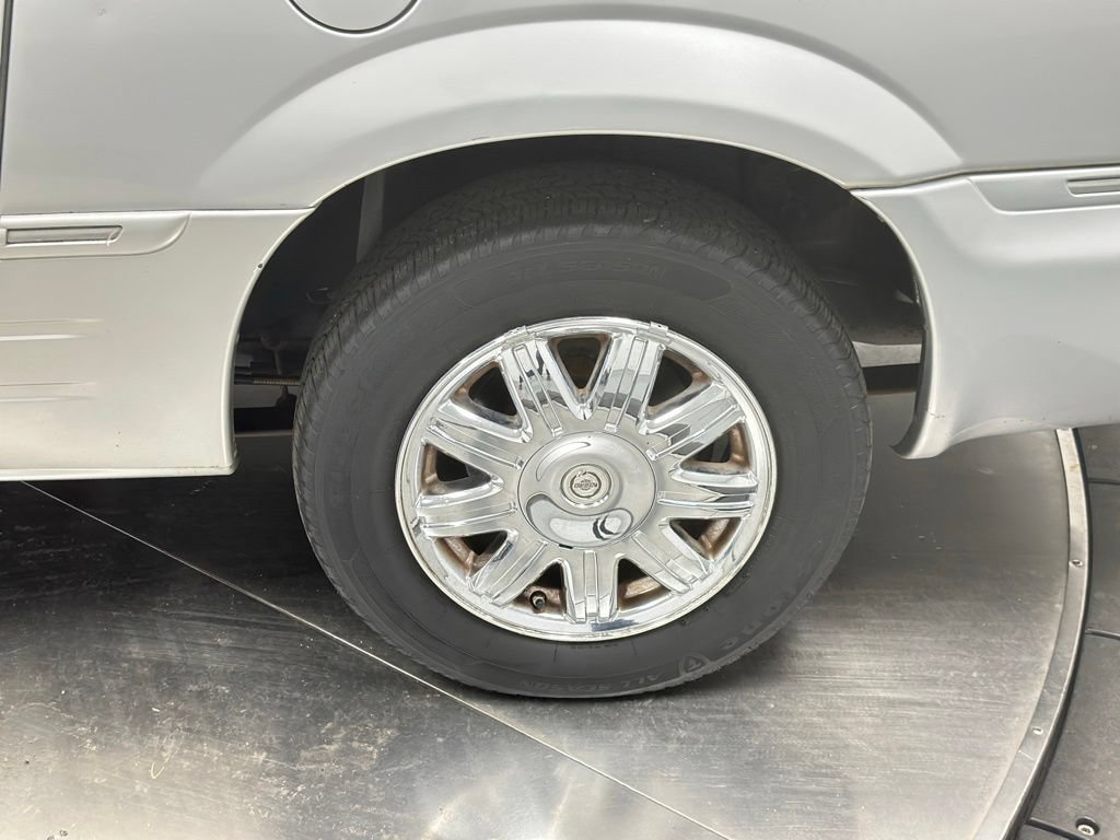 Used 2005 Chrysler Town & Country Limited FWD image 26