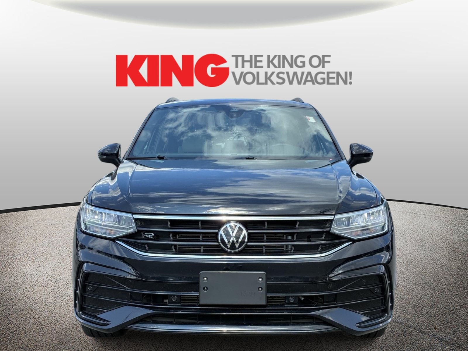 Used 2023 Volkswagen Tiguan SE R-Line FWD image 8