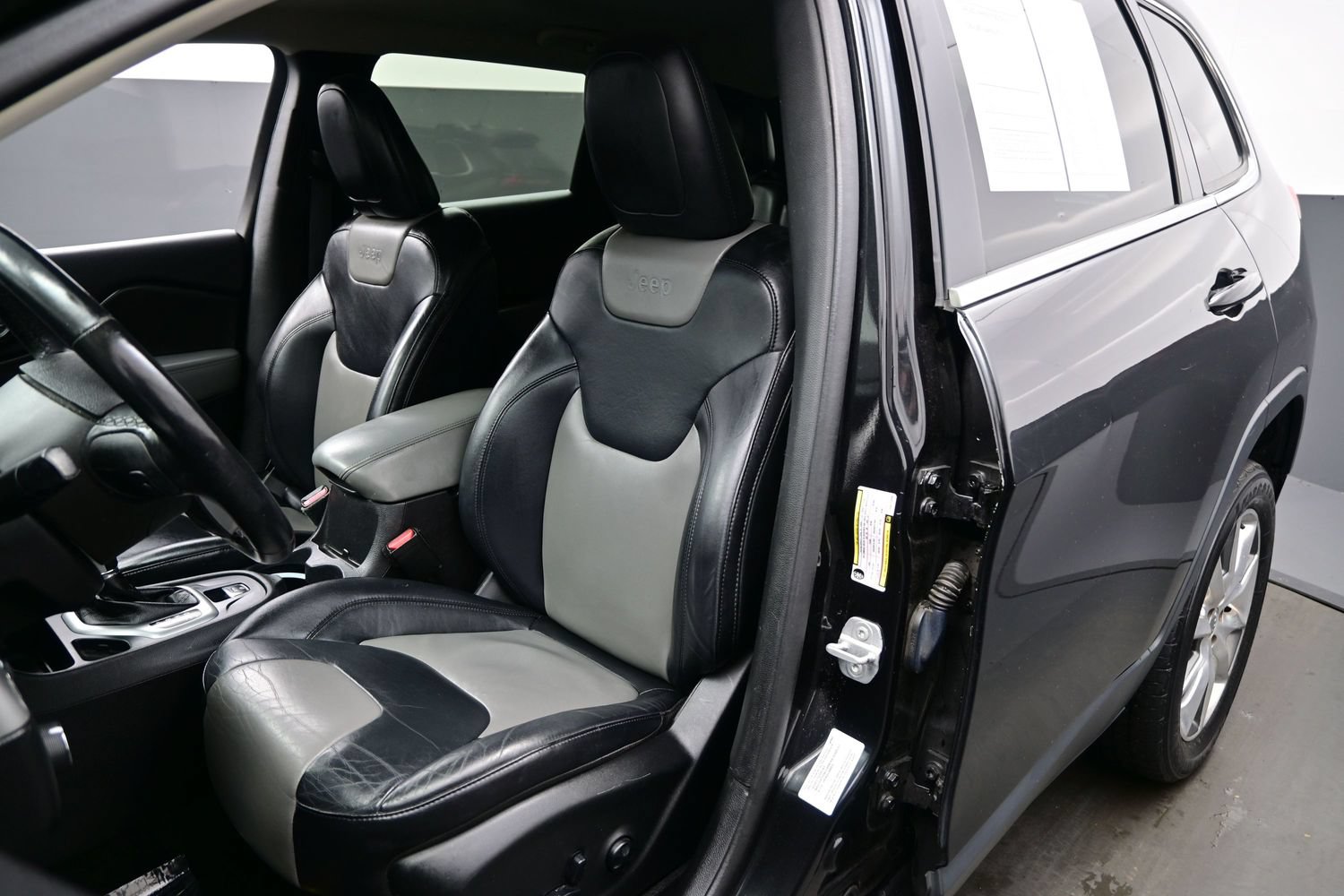 Used 2014 Jeep Cherokee Limited w/ Technology Group FWD image 15