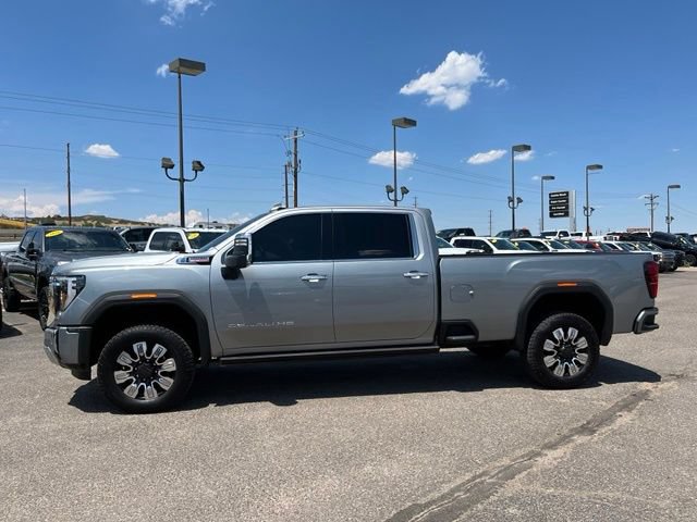 Used 2025 GMC Sierra 3500 Denali w/ Denali Reserve Package AWD/4WD image 2