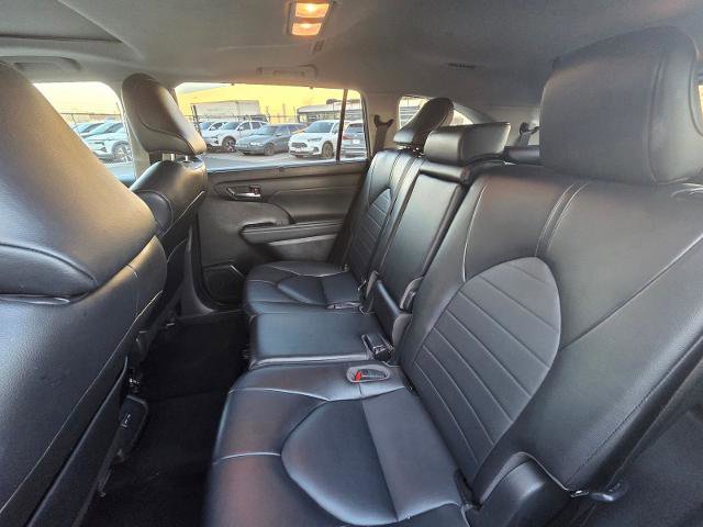 Used 2022 Toyota Highlander XLE image 24