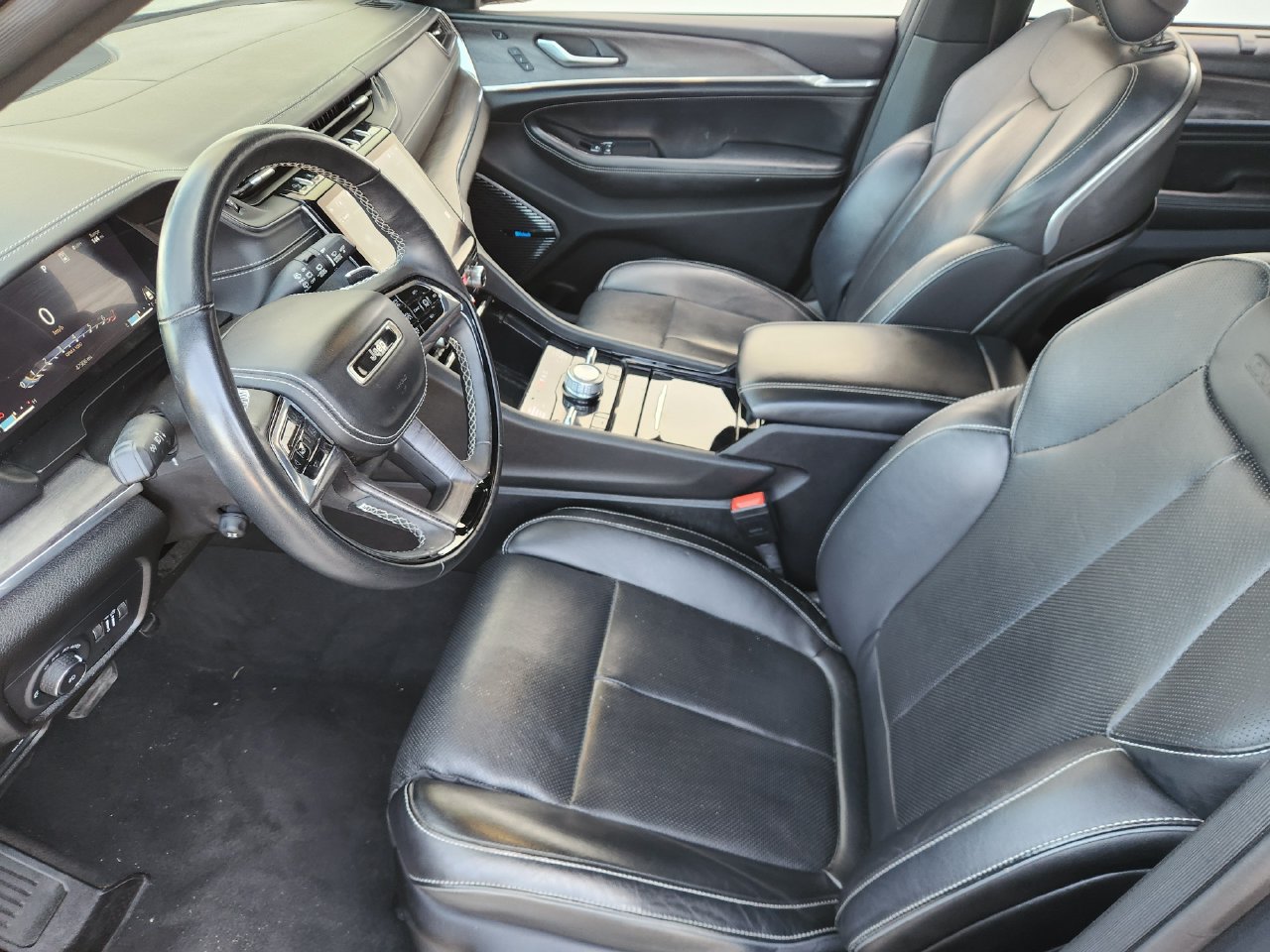 Used 2023 Jeep Grand Cherokee Overland w/ Adv Protech Group III AWD/4WD image 10