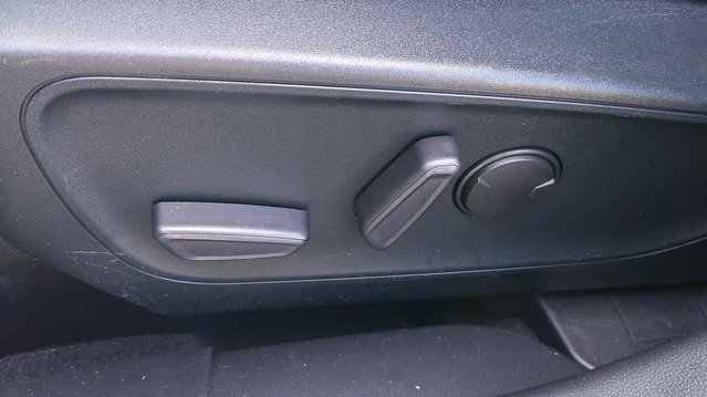 Used 2020 Ford Escape Titanium image 7