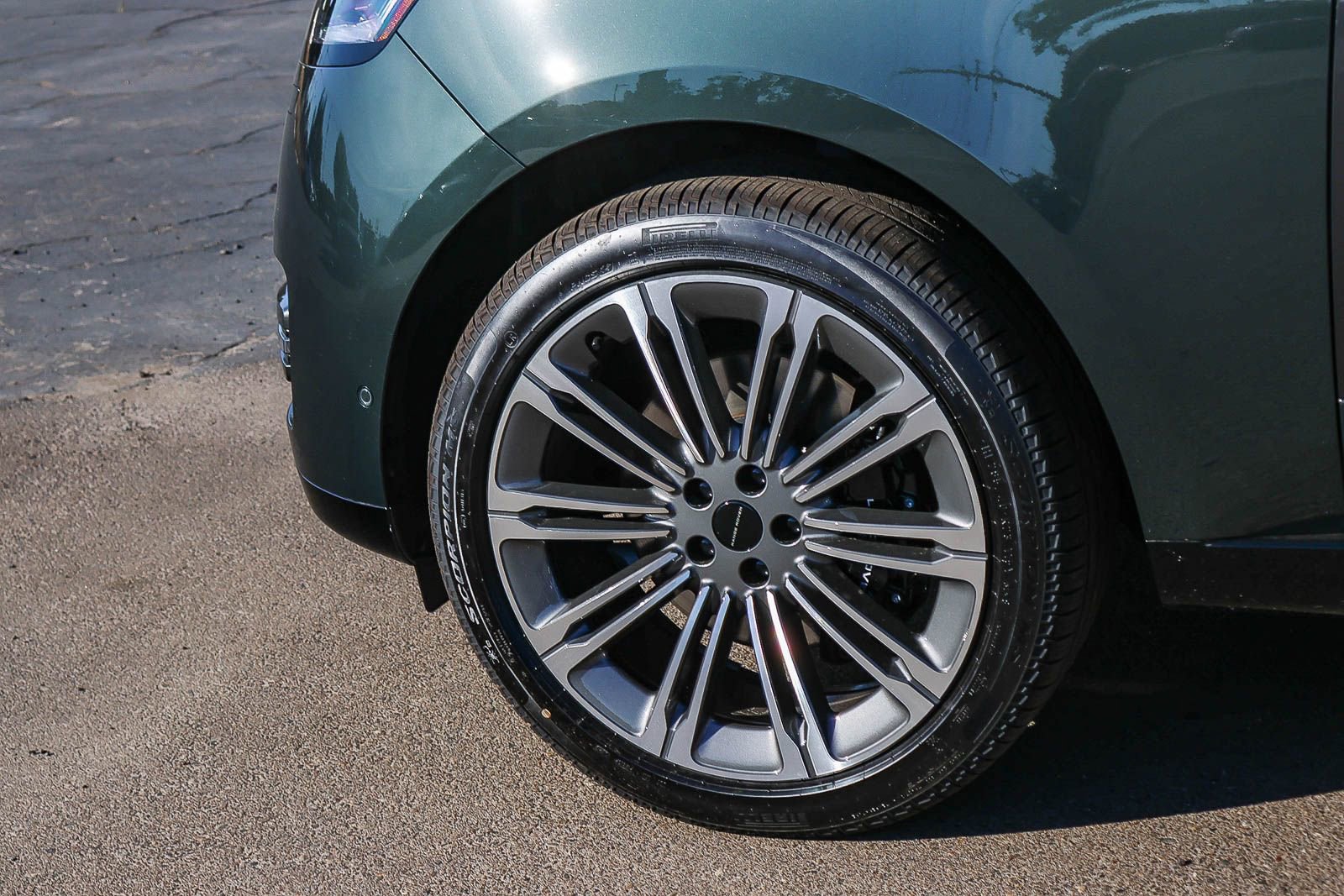 New 2026 Land Rover Range Rover SE image 9