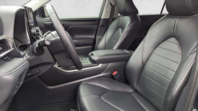 Used 2024 Toyota Highlander XLE AWD/4WD image 22