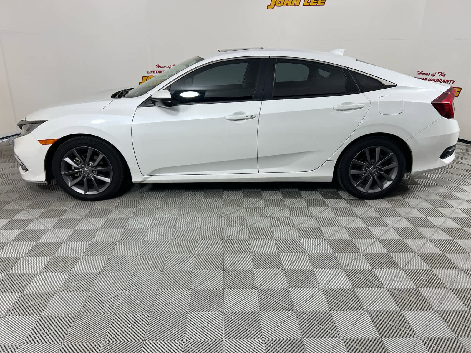Used 2019 Honda Civic EX-L image 2