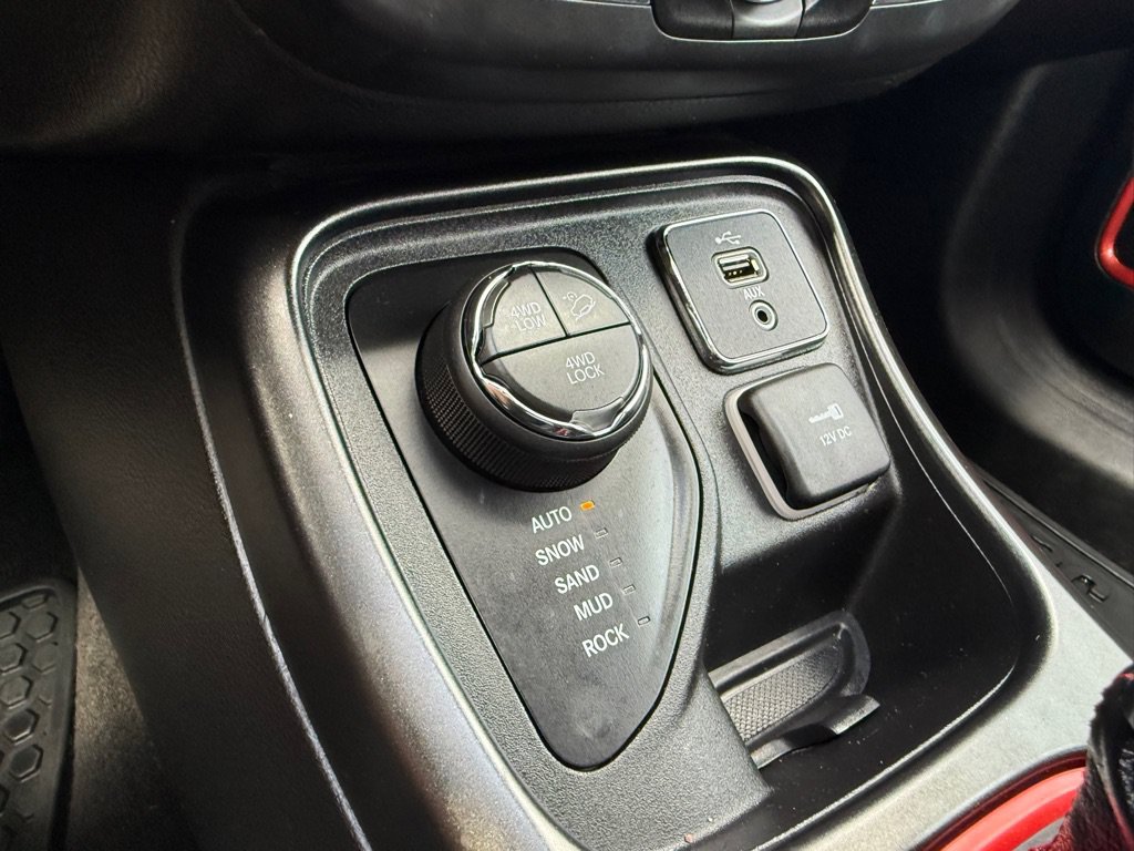 Used 2017 Jeep Compass Trailhawk w/ Leather Interior Group AWD/4WD image 27