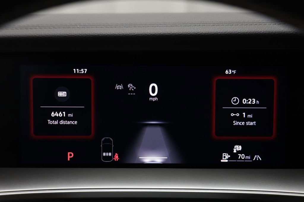 Used 2025 Volkswagen Tiguan SE w/ Panoramic Sunroof Package image 7