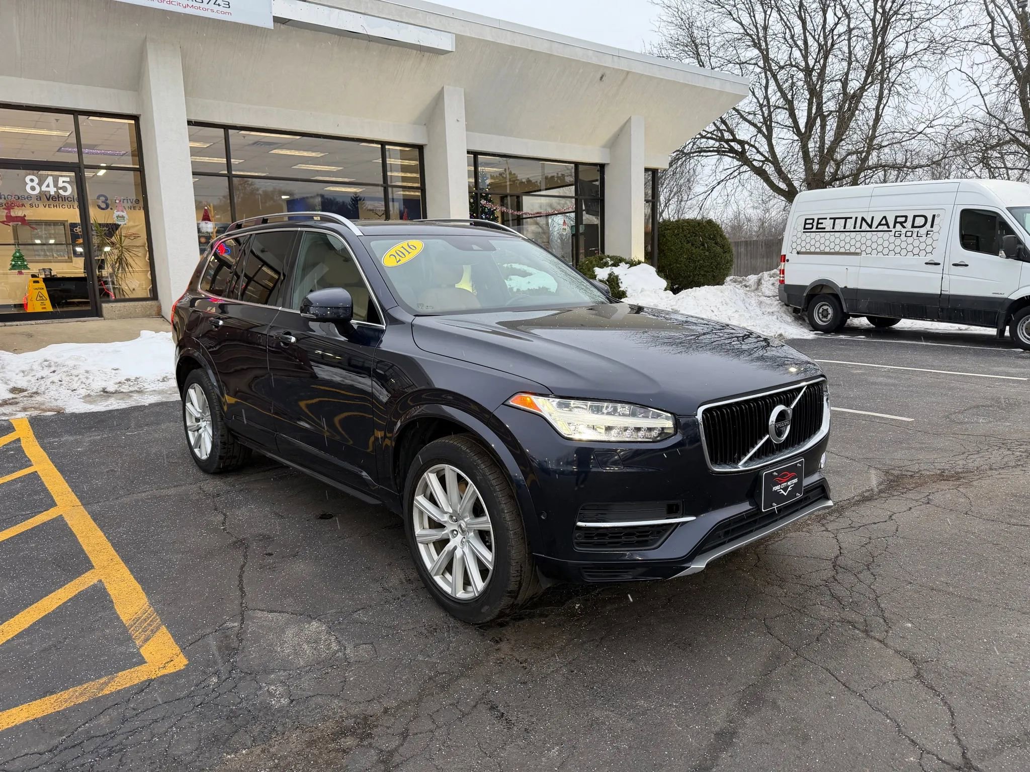 Used 2016 Volvo XC90 T8 Momentum w/ Vision Package image 9