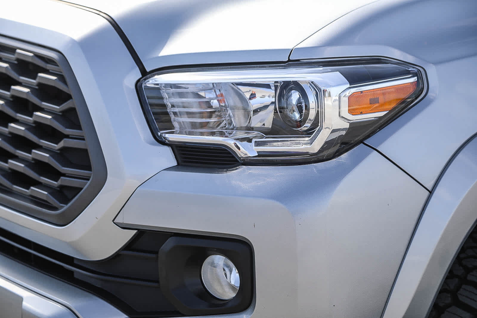 Certified 2023 Toyota Tacoma TRD Sport w/ TRD Premium Sport Package AWD/4WD image 9